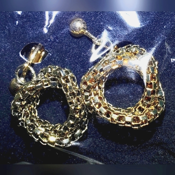 *NWOT* Vintage Avon Goldtone Circle Snake Chain Earrings - Picture 1 of 8